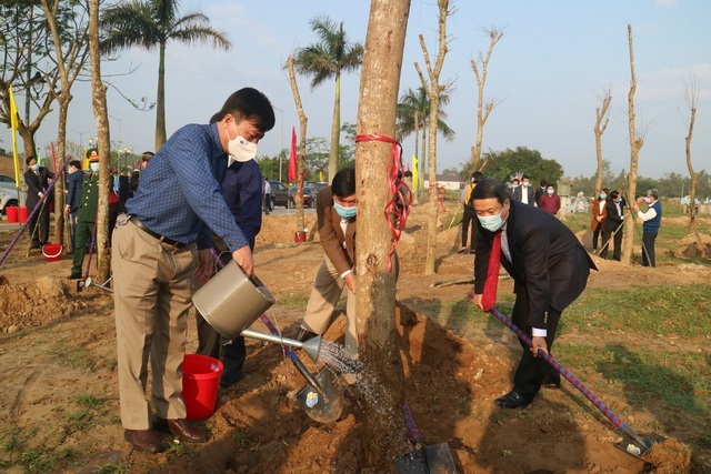 Quảng Trị phấn đấu trồng mới 1 tỉ cây xanh trong 5 năm-1