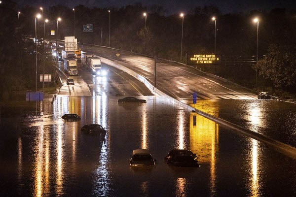 Thành phố Mỹ công bố tình trạng khẩn cấp do ngập lụt