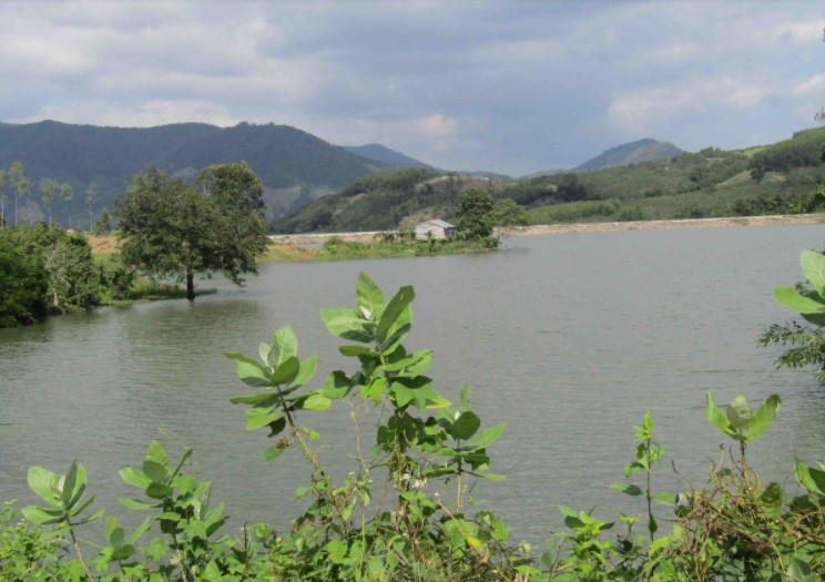 Hồ chứa nước Tà Niêng bị bồi lắng cần được tải cạo, nạo vét lòng hồ
