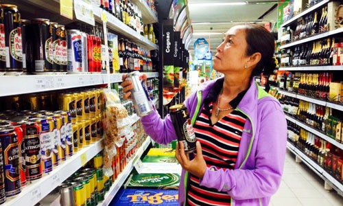 Dự báo người Sài Gòn có thể tiêu thụ tới 40 triệu lít bia trong dịp Tết Âm lịch 2017.