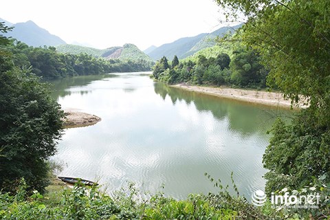 Đoạn sông Cu Đê tại thôn Nam Mỹ (xã Hòa Bắc, huyện Hòa Vang), nơi dự kiến xây đập thu nước thô của Nhà máy nước Hòa Liên (Ảnh: HC)