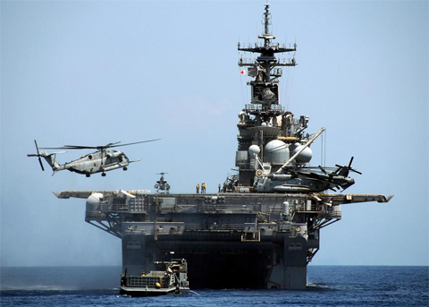 Trực thăng và tàu hải quân Mỹ tham gia tập trận Balikatan 2009. Ảnh minh họa: US Navy
