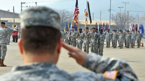 Tiểu đoàn chống phóng xạ Mỹ trong lễ chào cờ hôm qua, khi chính thức được triển khai trở lại ở Hàn Quốc sau những đe dọa hạt nhân từ Triều Tiên. Ảnh: AFP