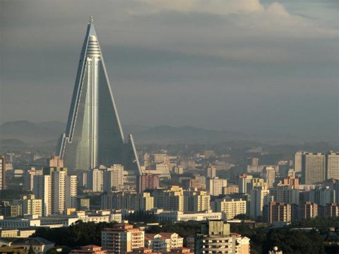 Khách sạn Ryugyong, một công trình nổi bật ở thủ đô Bình Nhưỡng của Triều Tiên. Ảnh: TripAdvisor