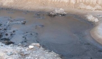 Nước rỉ rác chảy ra từ các hố chôn lấp rác thải khu Tóc Tiên