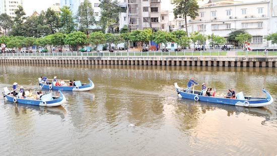 Thời gian tới, nước kênh Nhiêu Lộc - Thị Nghè sẽ được cải thiện hơn. Ảnh: CAO THĂNG