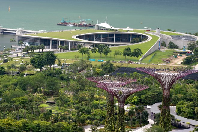 Hồ chứa nước nhân tạo Marina Barrage - một trong những biểu tượng của Singapore.