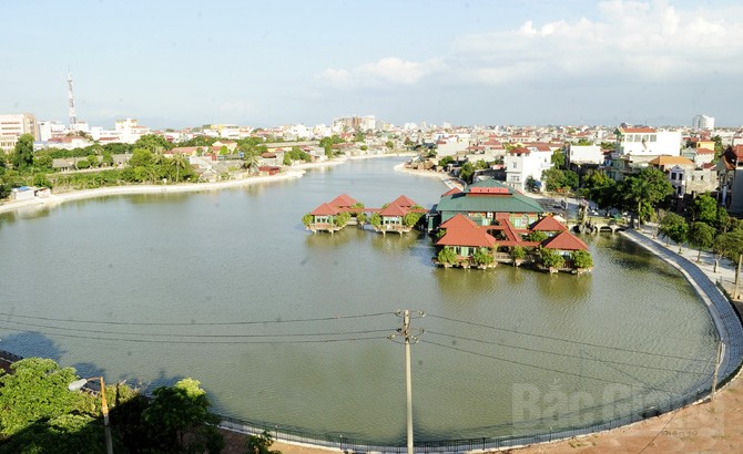 Hồ Làng Thương, phường Trần Nguyên Hãn nhìn từ trên cao.   Ảnh:  Đỗ Quyên