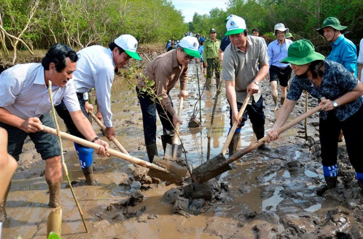 Thúc đẩy tái tạo và khôi phục các hệ sinh thái tự nhiên, bảo vệ, bảo tồn và phát triển vốn tự nhiên đất, nước, rừng, biển, và đa dạng sinh học, bảo vệ sinh vật sống trên cạn, dưới nước.