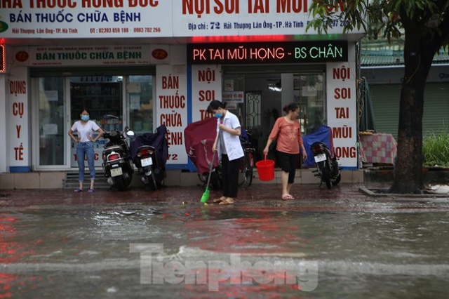 mua-lon-trong-dem-nhieu-tuyen-duong-tp-ha-tinh-thanh-song-8